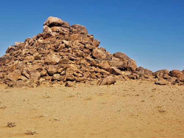 Kenhardt Wild Camping & Hiking Rock Art Trail